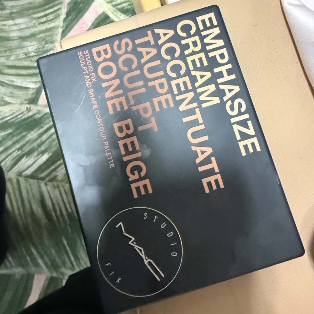 MAC Light/Medium Studio Fix Contour Palette